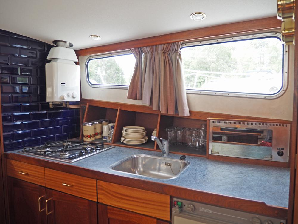 Saloon, Accommodation